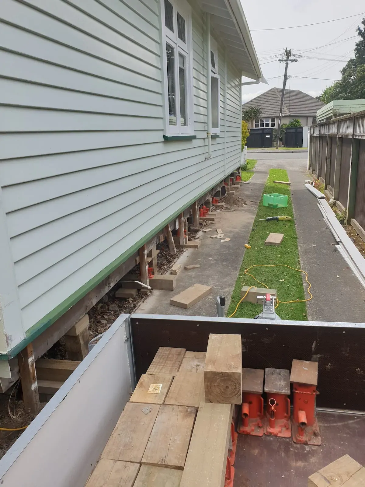 House leveling work