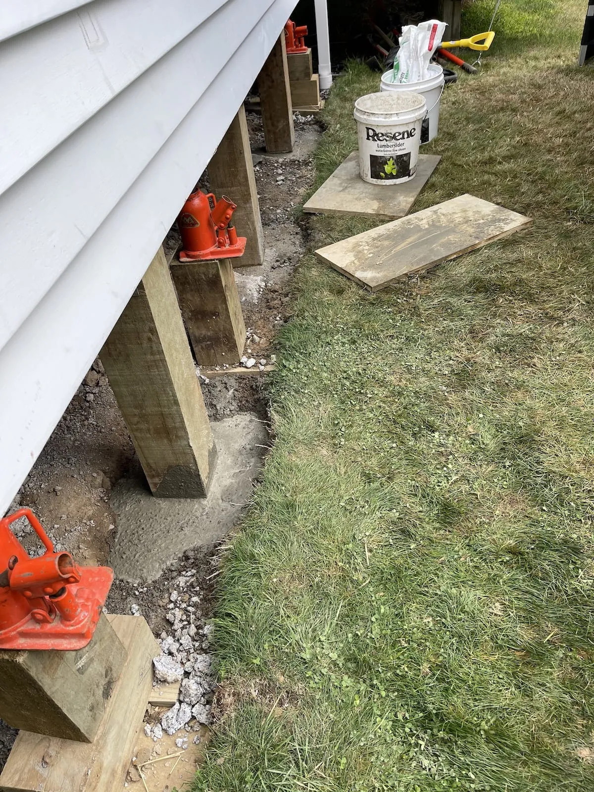 House leveling work