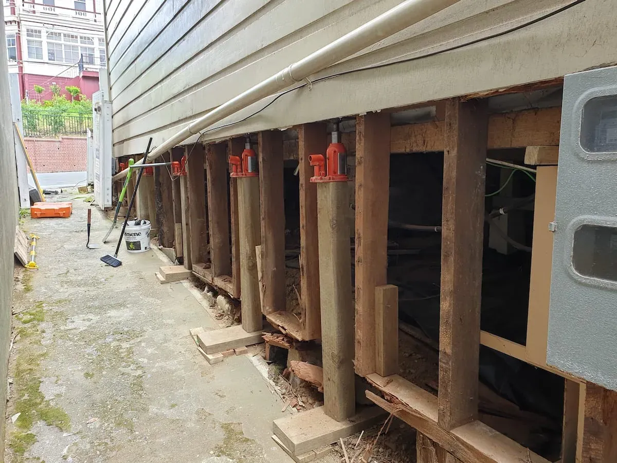 House leveling work