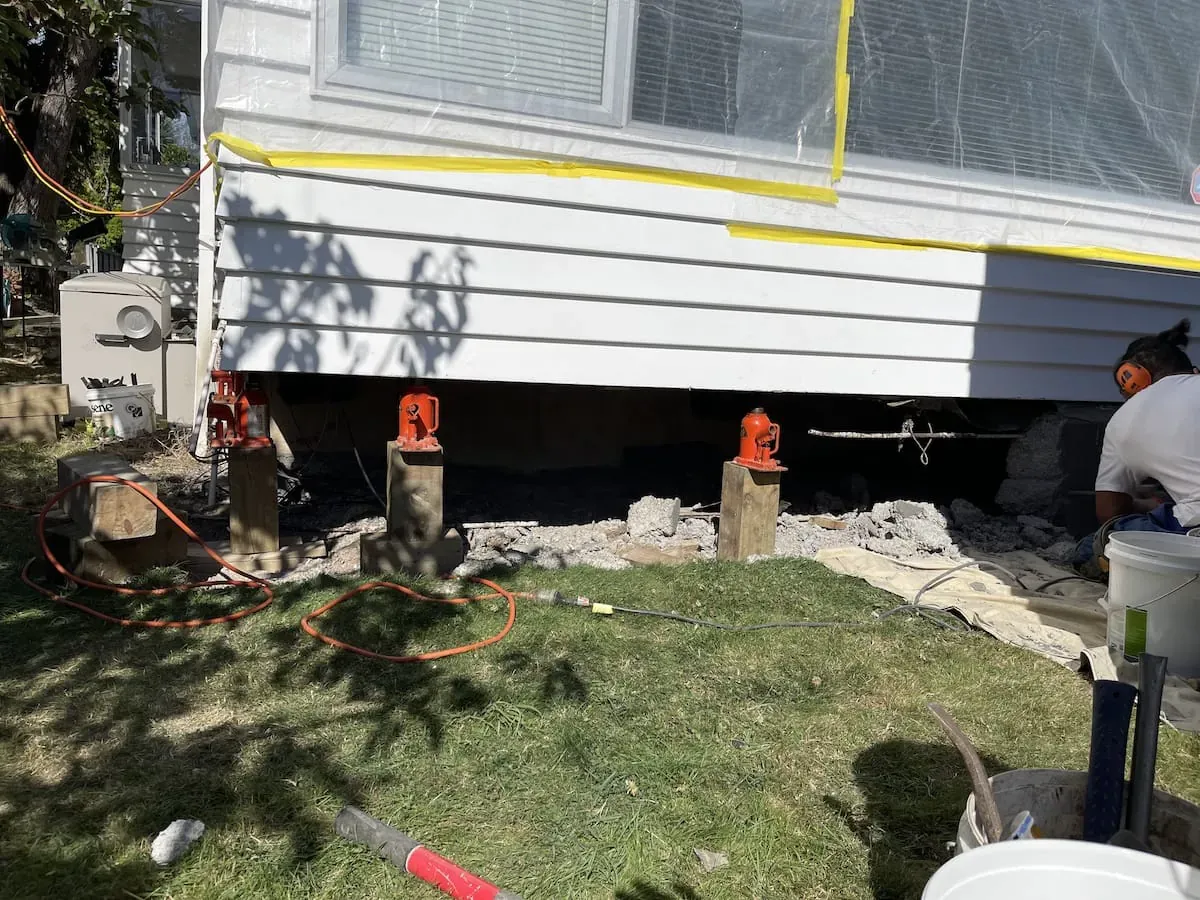 House leveling work