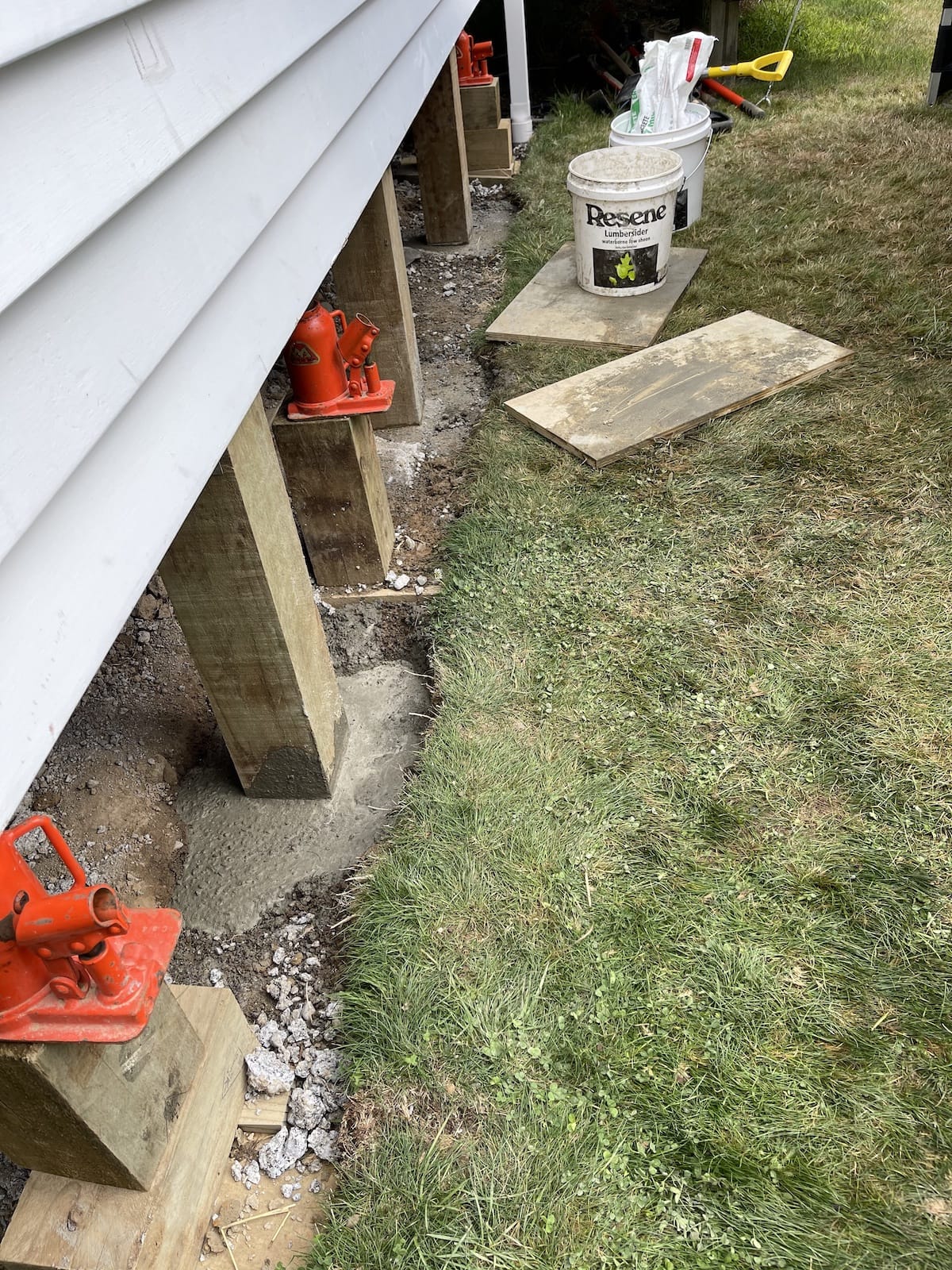 House leveling work