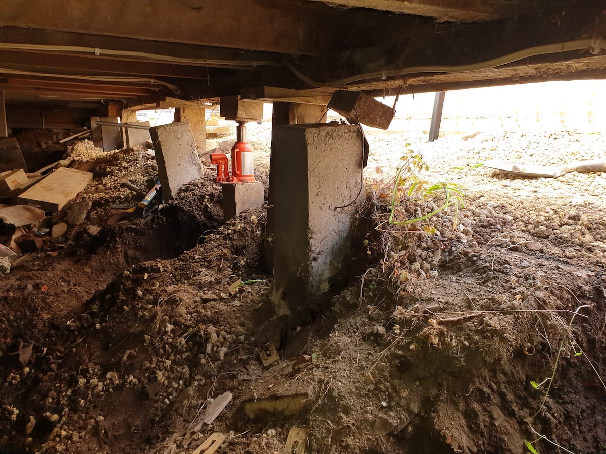 House leveling work