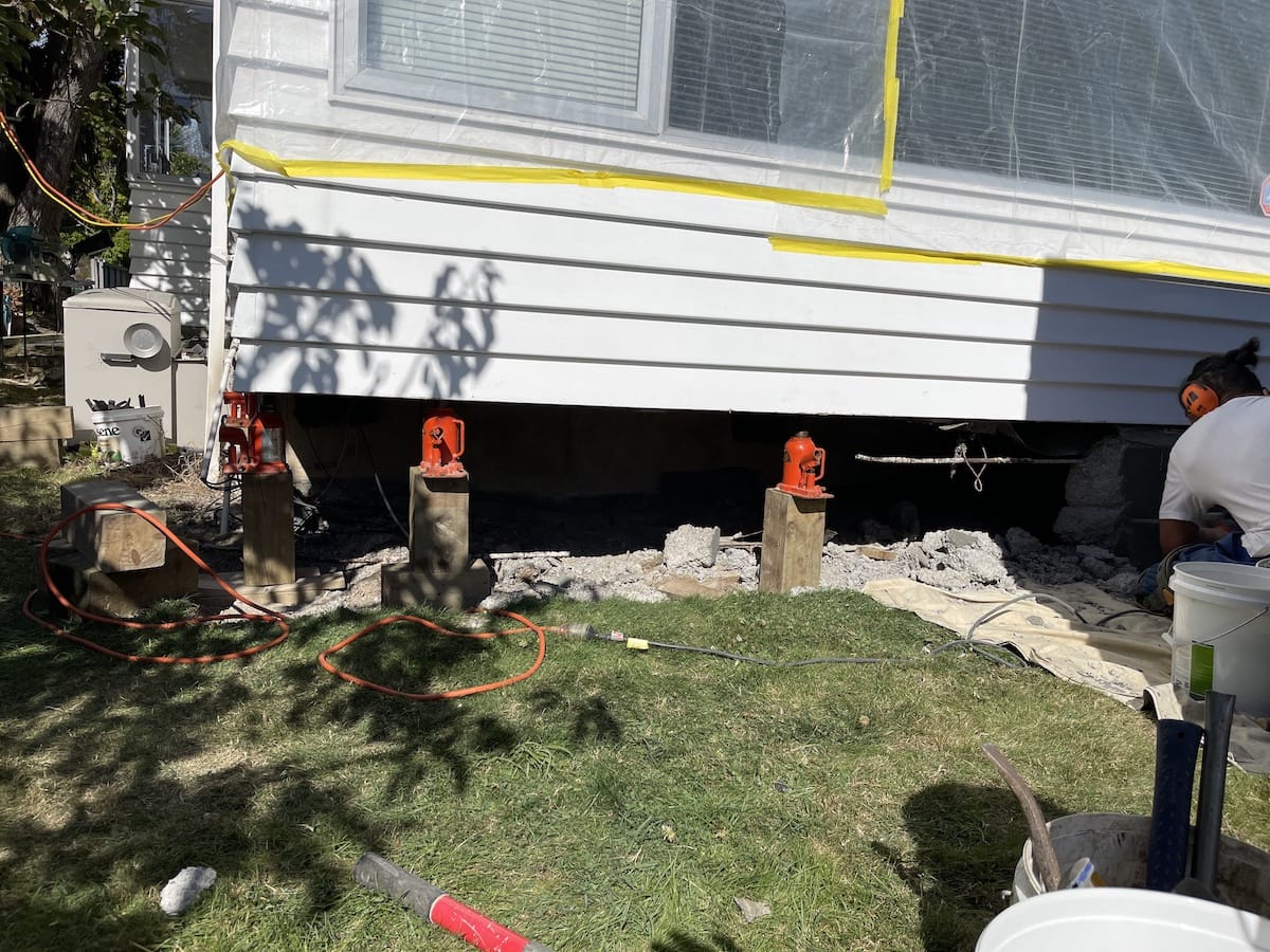 House leveling work