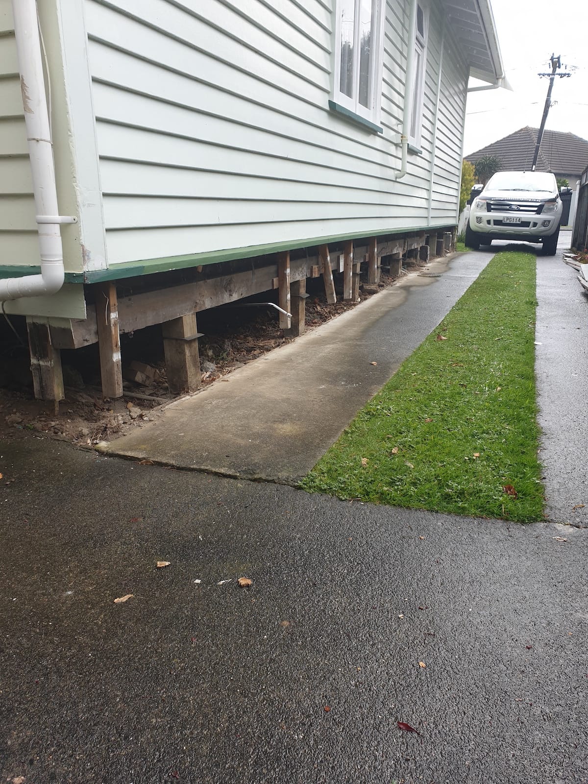 Jack and pack house leveling Wellington